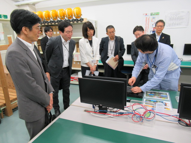 厚生労働省の方々が見学にお越しくださいました