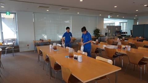 食堂の清掃