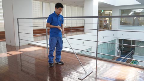 廊下の清掃