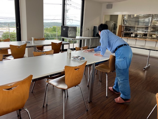 社員食堂の清掃